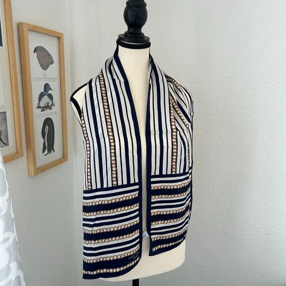Oscar de la Renta 100% silk scarf white and navy stripe with gold chain detail - Picture 3 of 8